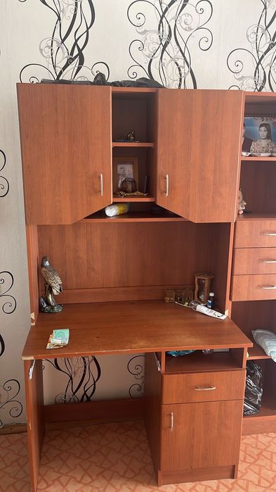 Письменный стол и шкаф