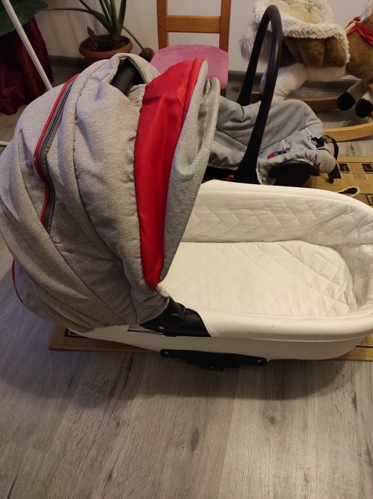 Vând cărucior 3 in 1