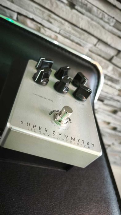 Compresor chitara bass Darkglass Electronics Super Symmetry 115 GeV