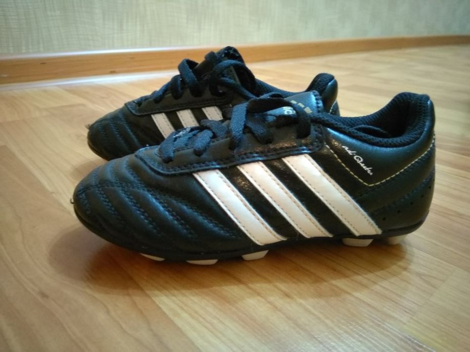 Продам футбольные бутсы