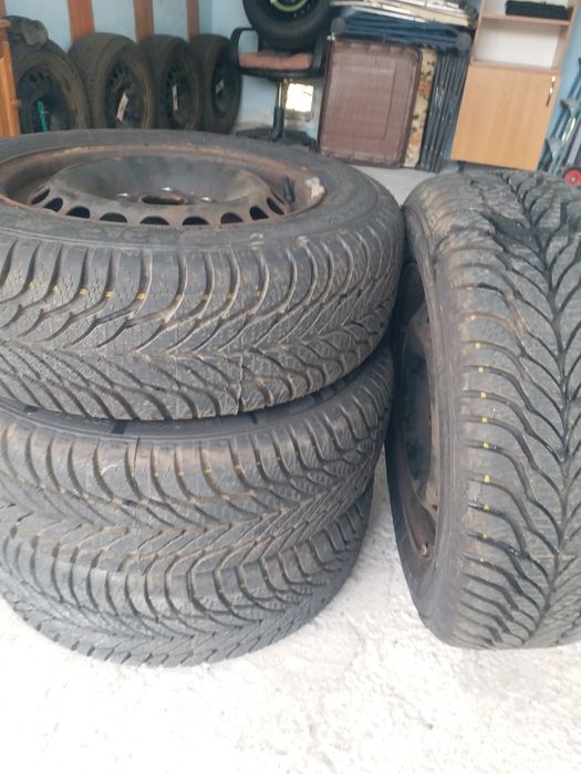 Set 4 roți tabla 5x112 cu anvelope noi 205/60/15 M+S bonus capace Audi