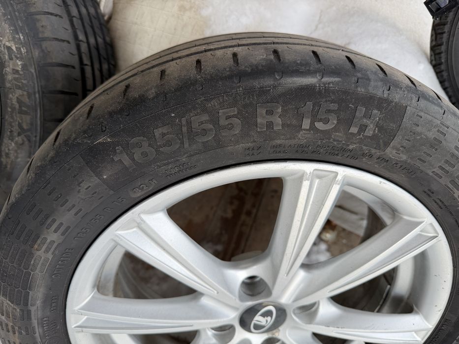 Комплект резины продам дискам 15