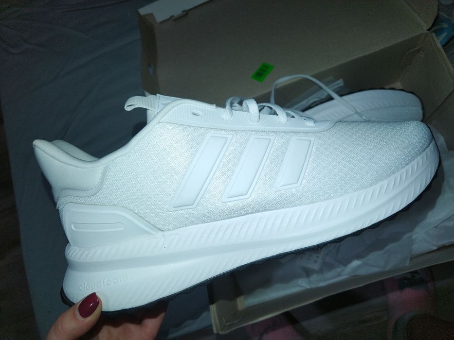 Чисто нови обувки adidas