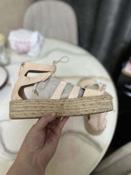 Босоножки новые страдивариус испания