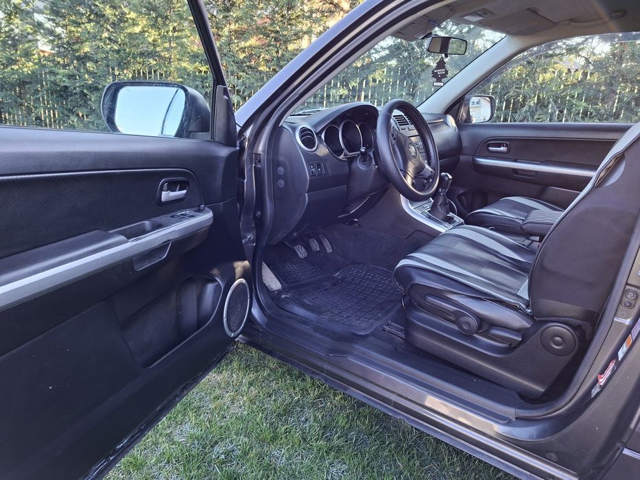 Suzuki grand vitara  2011