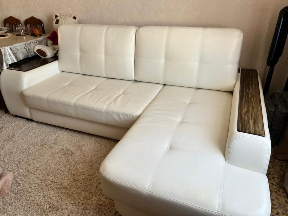 Кожаный диван угловой