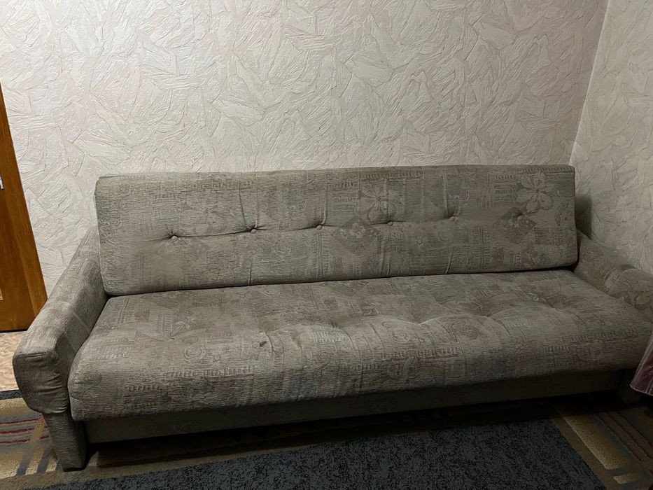 Продам деревянный диван