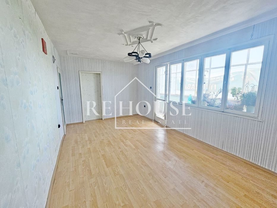 Продава се Тристаен апартамент в Варна, Левски - 95 кв.м за 1642 €/кв.м - Снимка #2