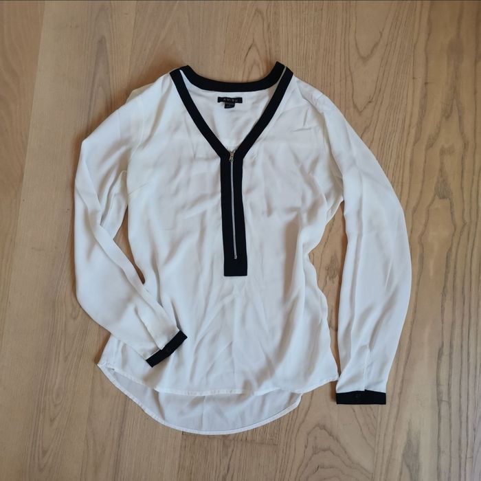 Бяла блуза с дълъг ръкав