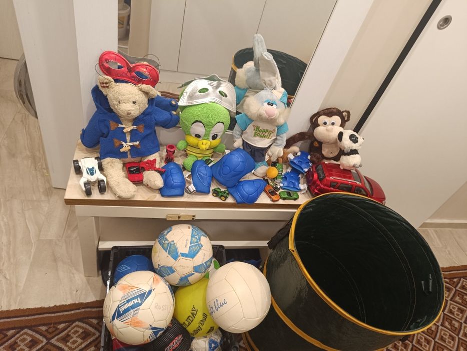 Кош с играчки и топки!!!