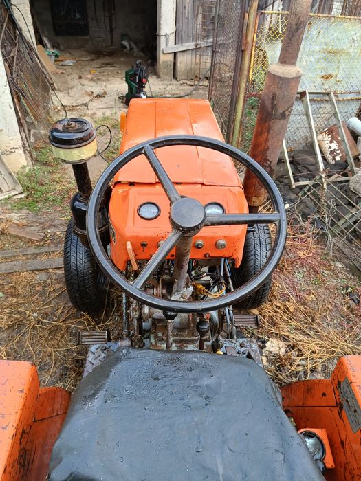 Трактор DFH 180.