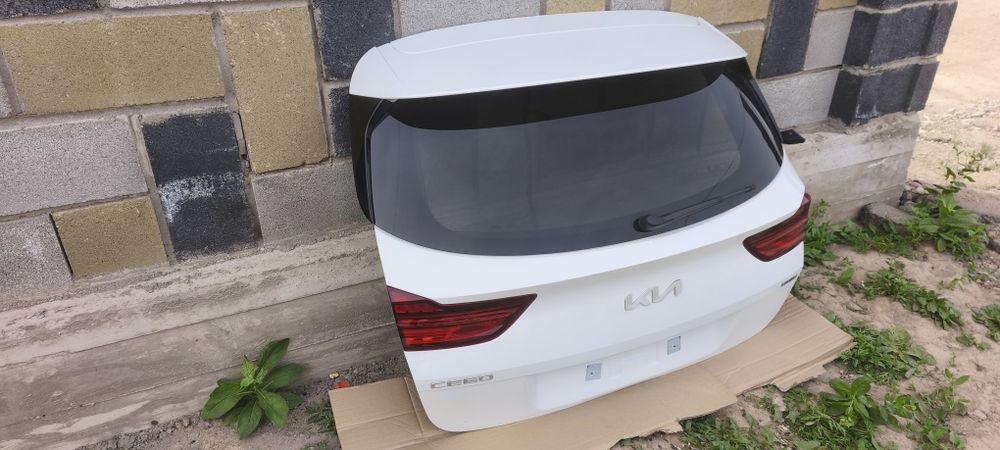 Крышка багажника Киа сид универсал 73700J7210 Kia Ceed