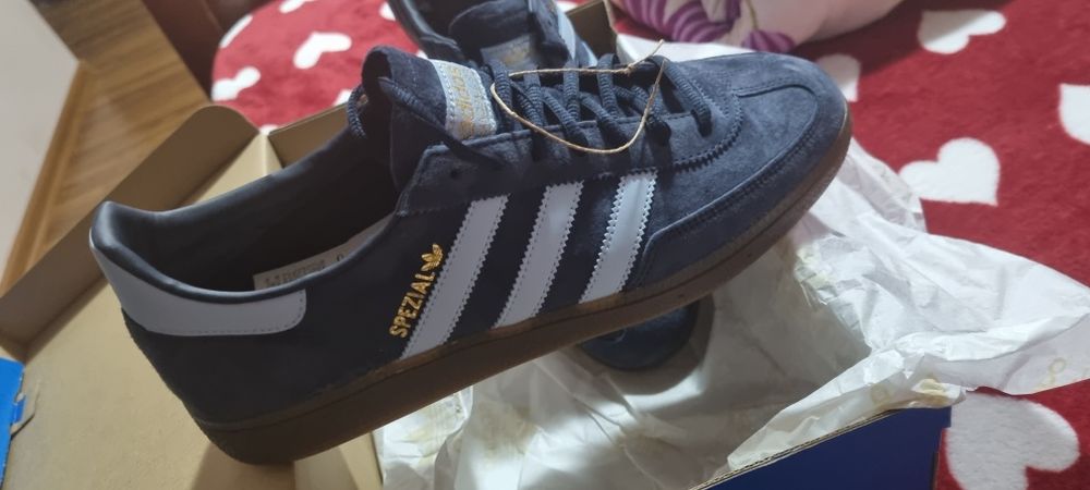 Vând tenesi bărbați