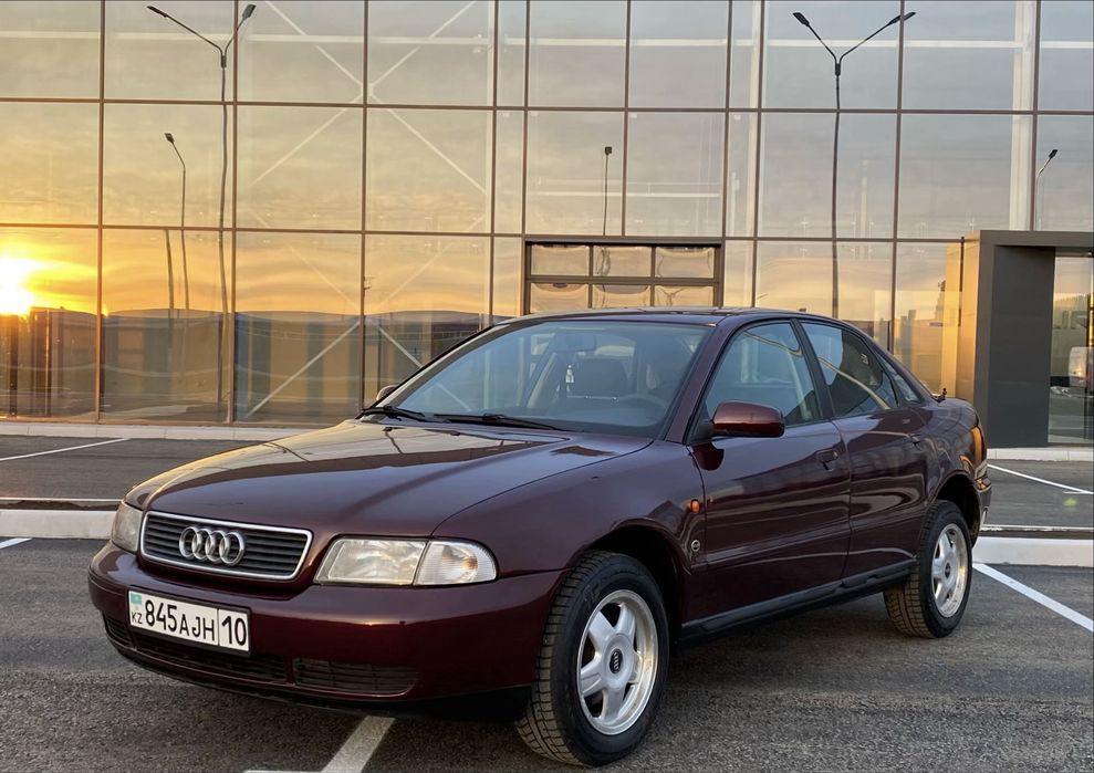 Audi A4, B5.