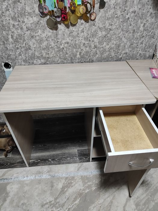 Стол детский письменный