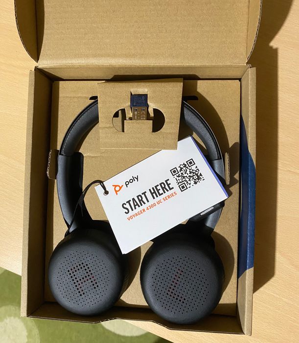 Безжични Bluetooth слушалки Poly