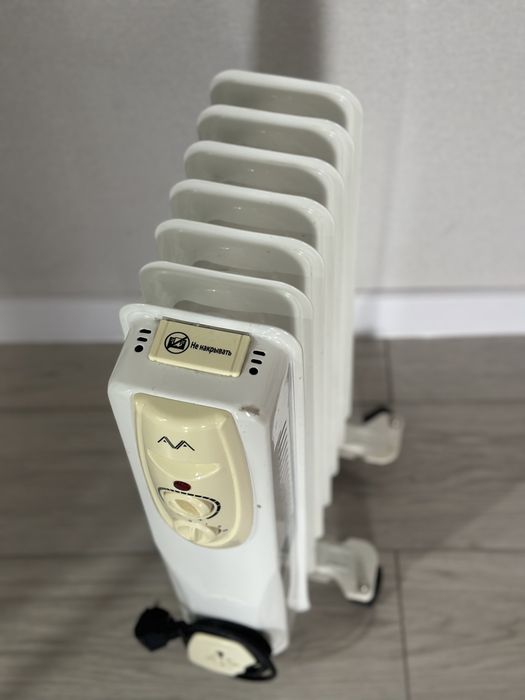 Продам синтезатор, пылесос, батарея