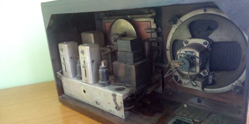 Лампово радио "Pilot H555" с антикварна стойност