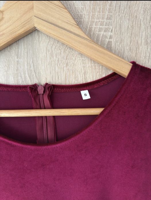 Rochie burgundie din catifea cu dantela neagra
