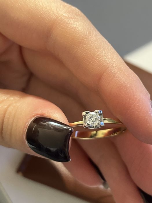 Золотое кольца с бриллиантом