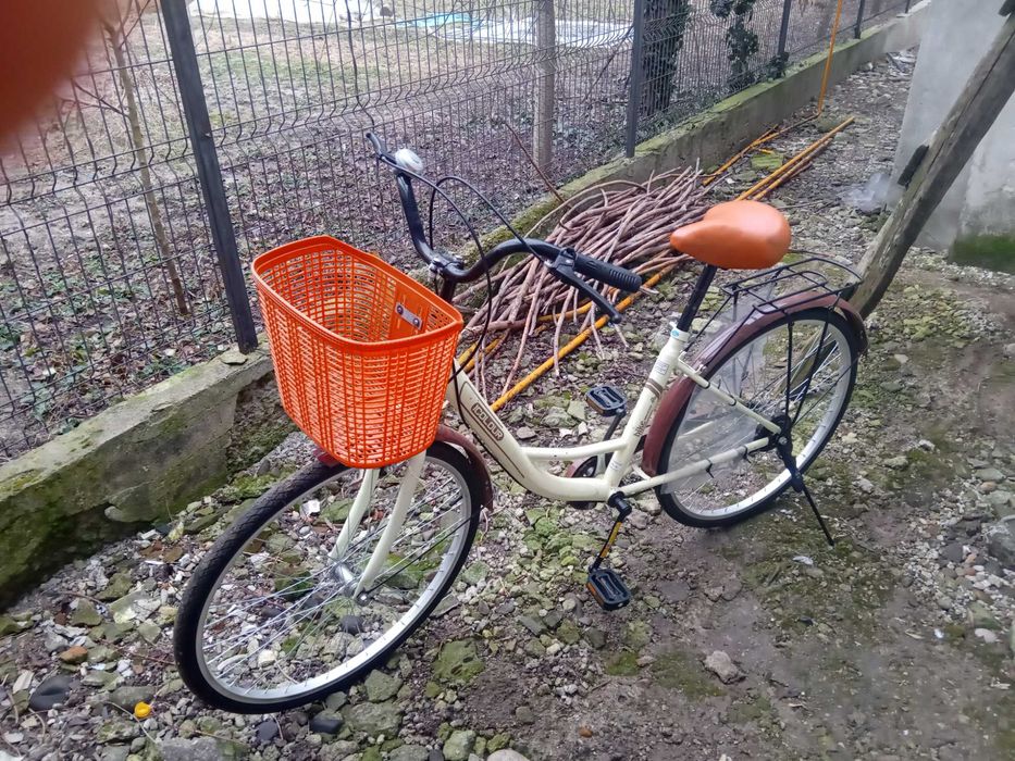 Vând bicicleta dama aproape noua