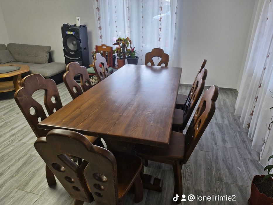 Masă din lemn masiv