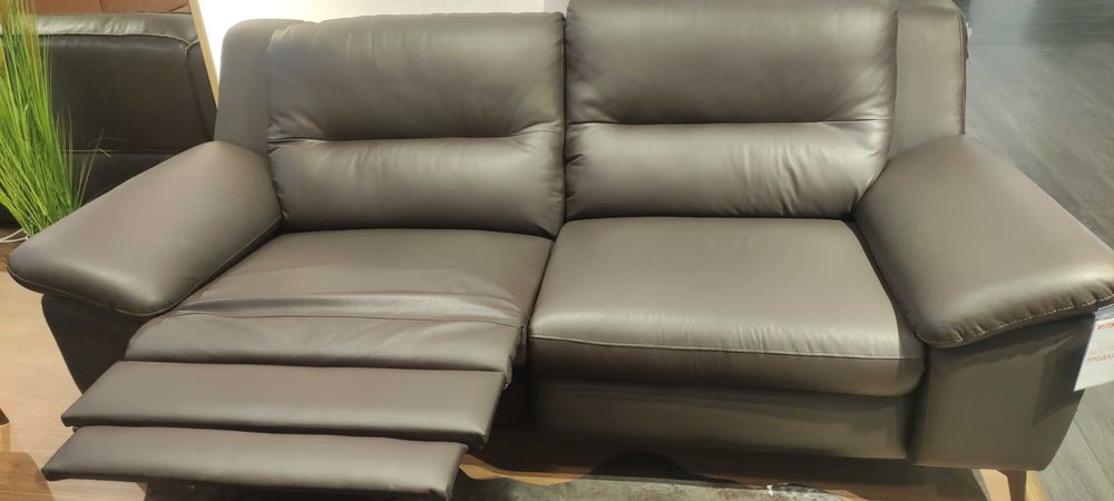 Комплект от триместен и двуместен диван от кафява естествена кожа