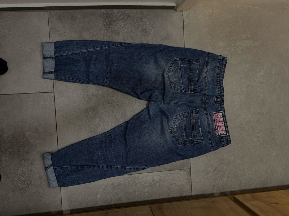 Запазени дънки pause