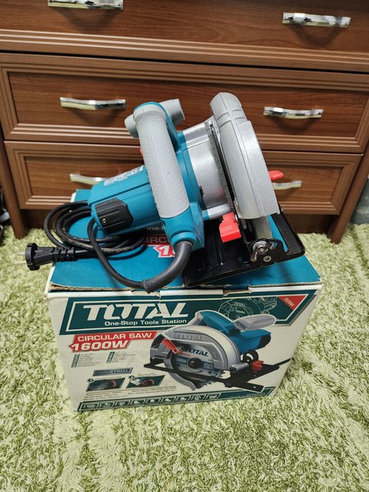 Продаю циркулярную пилу Total 1600W