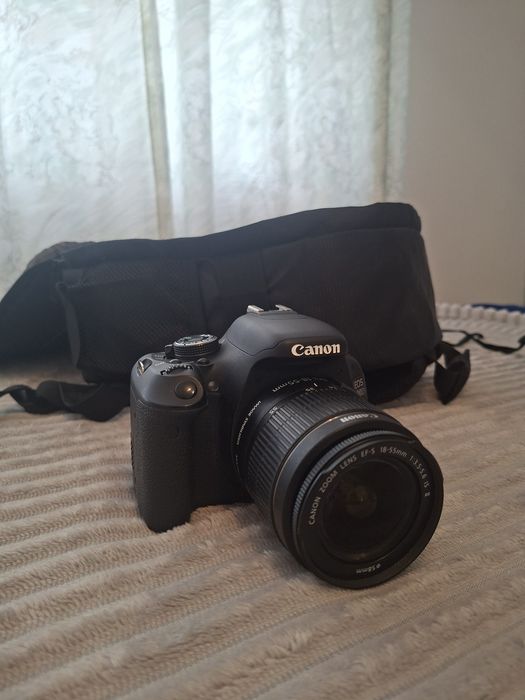 Aparat foto Canon EOS 600D + obiectiv 18-55 mm