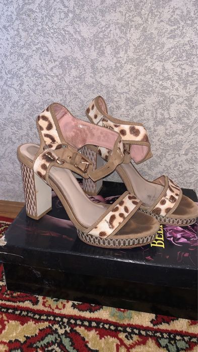 Продам красивые босоножки