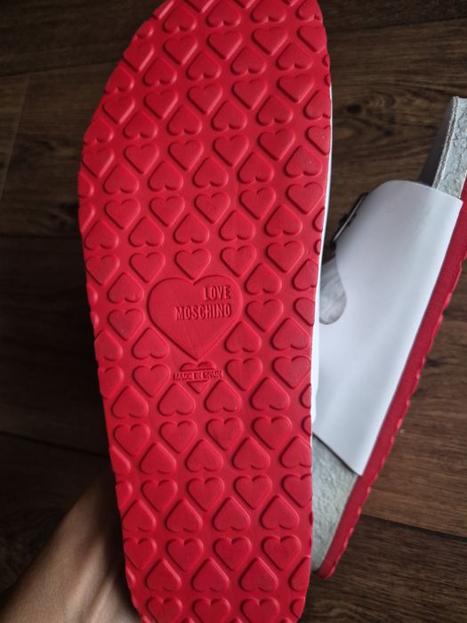 Moschino чехли N41 и Chanel N40 сникърси