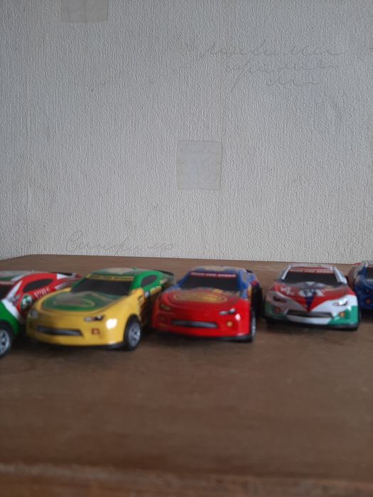 Машинки красочные.