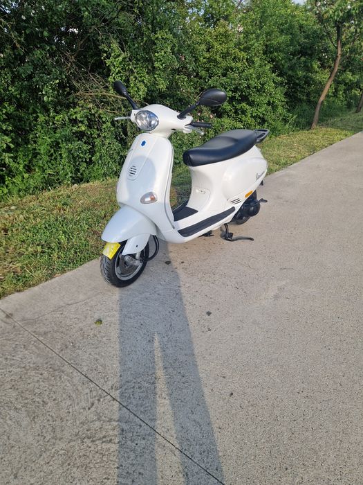 Piaggio Vespa   ET4  125