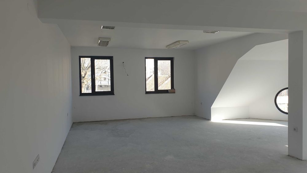 Продава се Офис в Карлово - 83 кв.м за 718 €/кв.м - Снимка #1