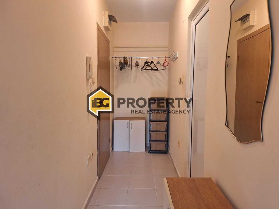 Просторен едностаен с голяма тераса