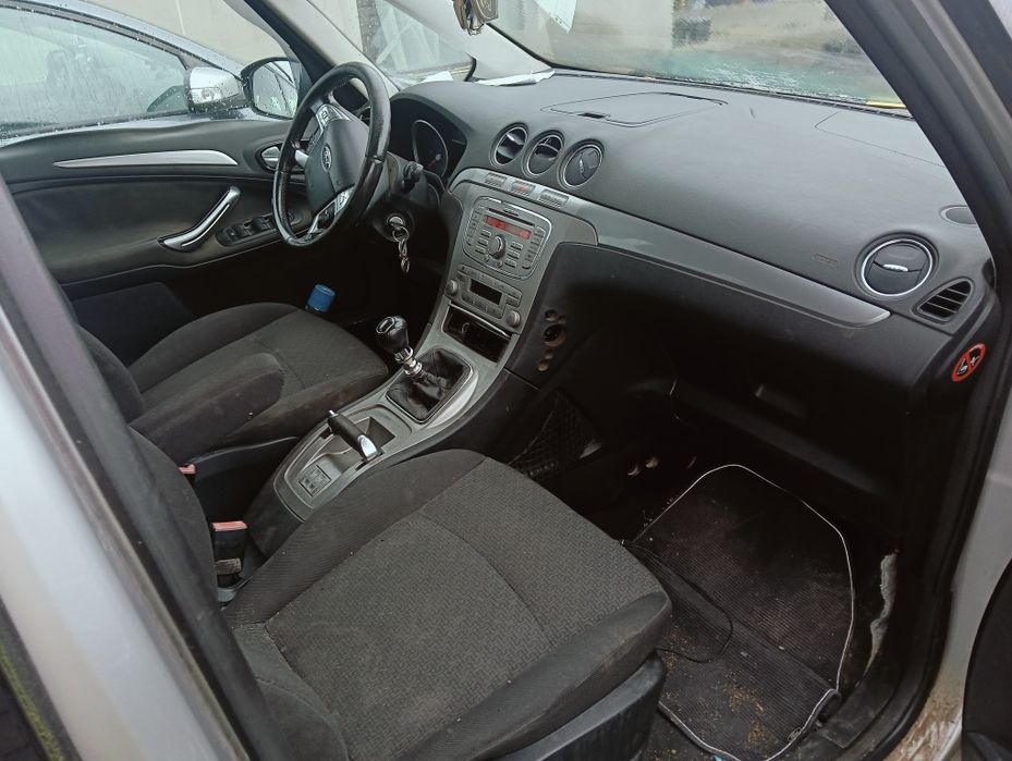 Vând Ford Galaxy și Volvo V50