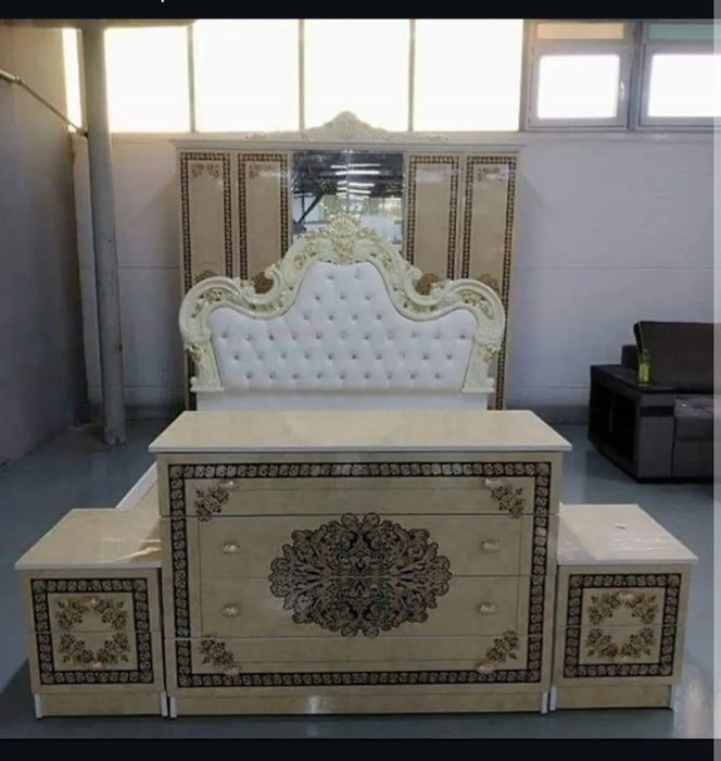 Спальный гарнитур
