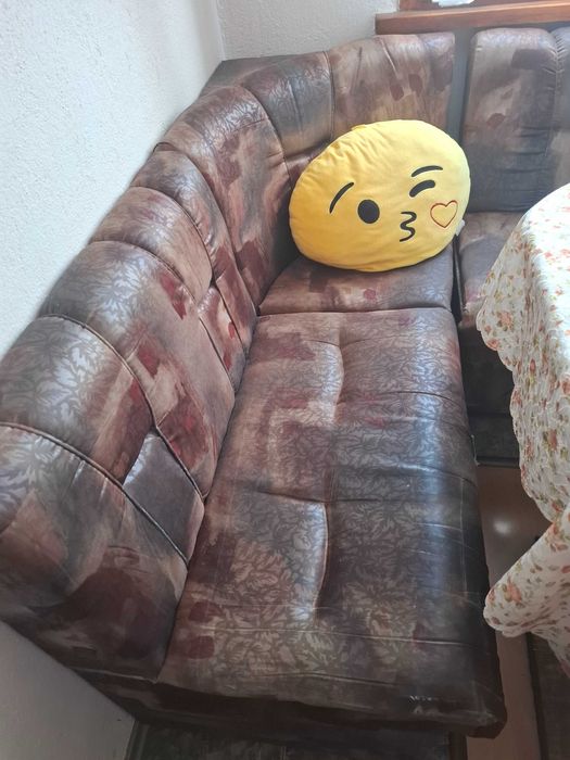 Подарявам кухненски ъглов диван