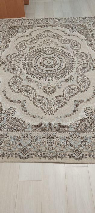 Коверь бежевый  б/у