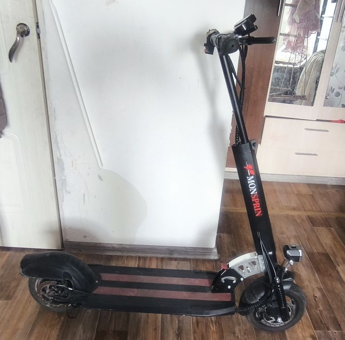 Продам электросамокат бу