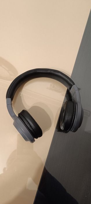 Vând căști wireless