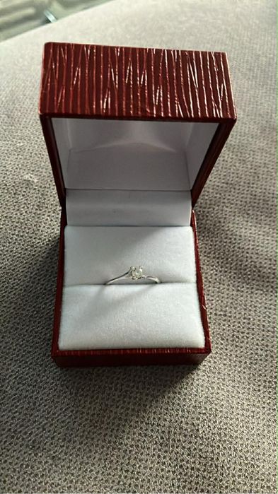 Годежен дамски пръстен с диамант