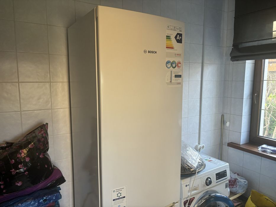 продам холодильник Bosch в отличном состоянии