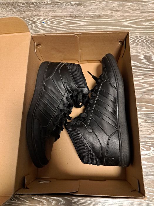 Маратонки Адидас 37,5