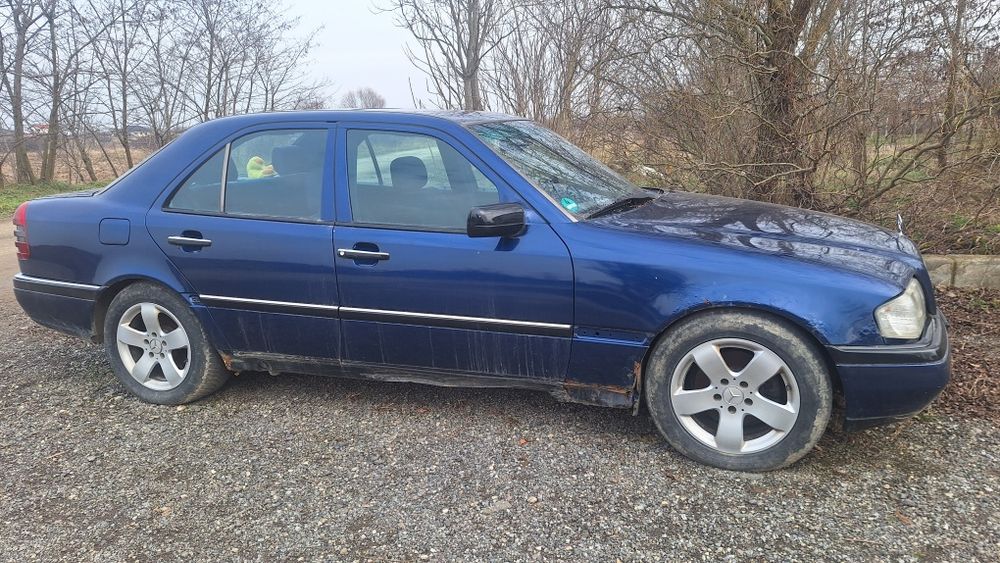 Vând Mercedes C180 benzina +gaz