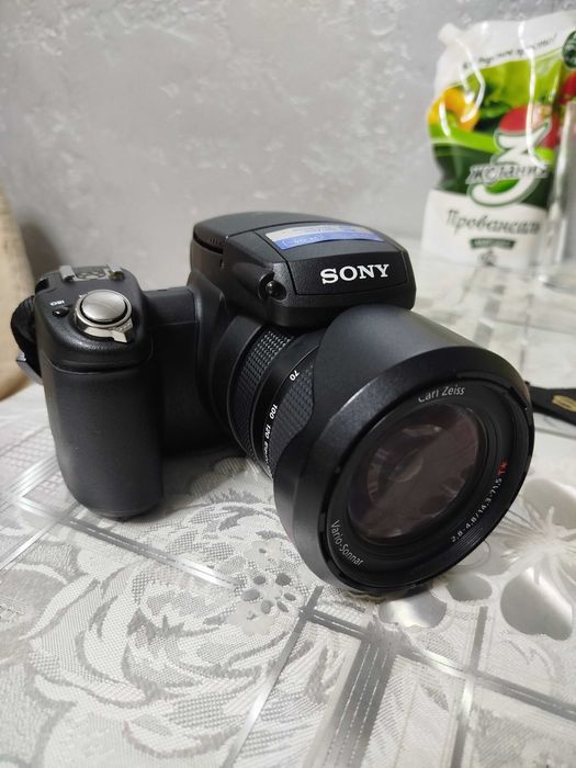 Фотоаппарат Sony DSC-R1