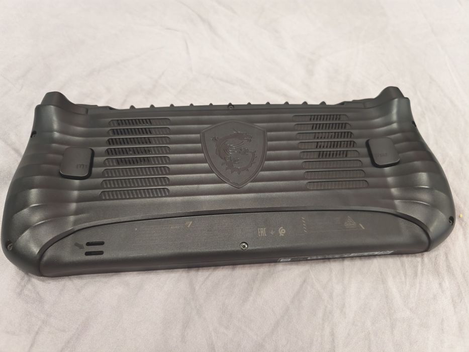 Продавам Msi claw 8 ai+ handheld