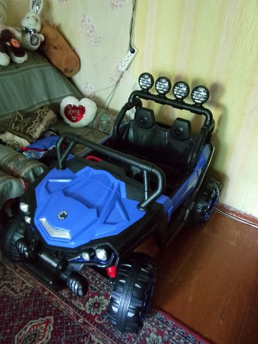 Срочно продам новую детскую машину