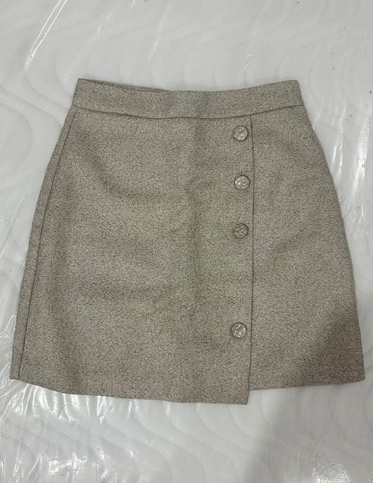 Бежевая юбка на молнии